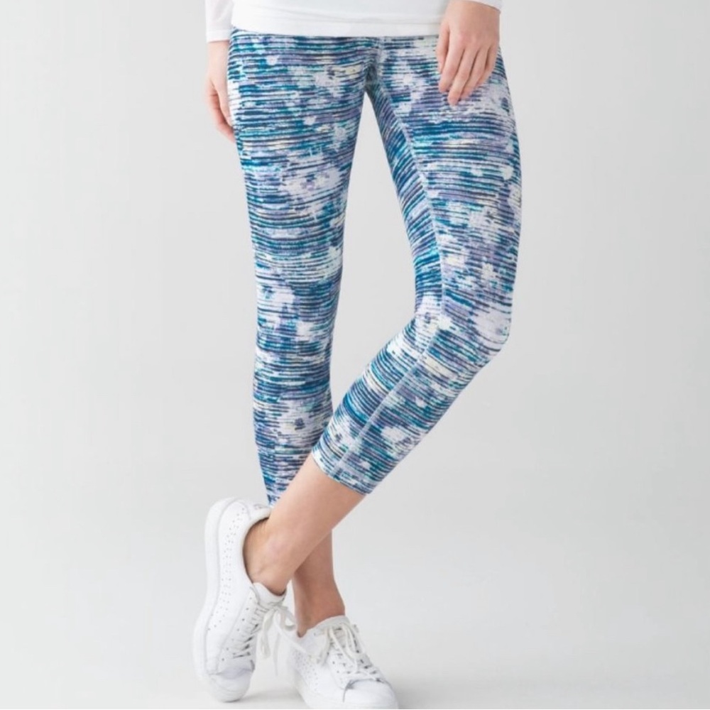 Lululemon Inspire Crop II Leggings Blue Multicolor Print‎ Size 4
